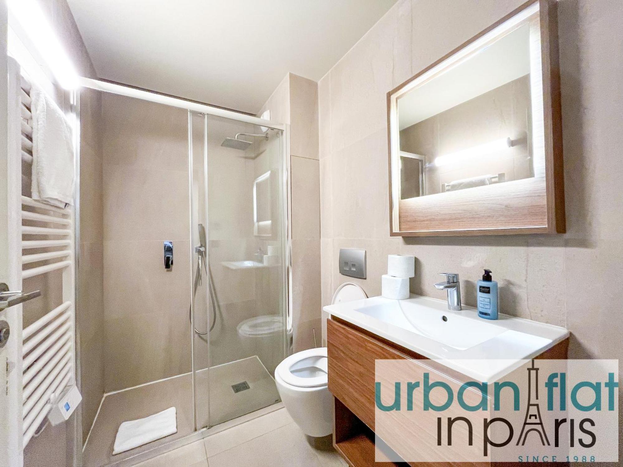 Urban Flat 133 - Ponceau 4 Bedroom Apartment Paris